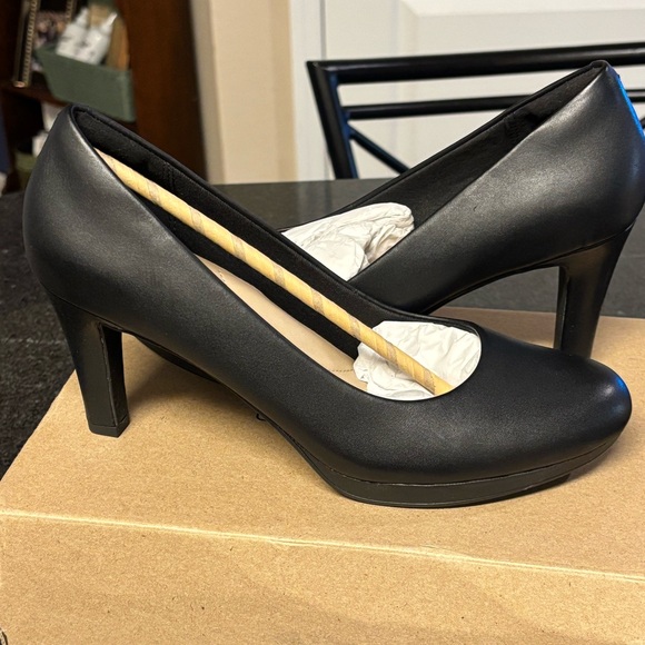 New In Box! Elegant Black Clark’s Women's Heels 👠! So Nice! 😊 - Picture 3 of 6